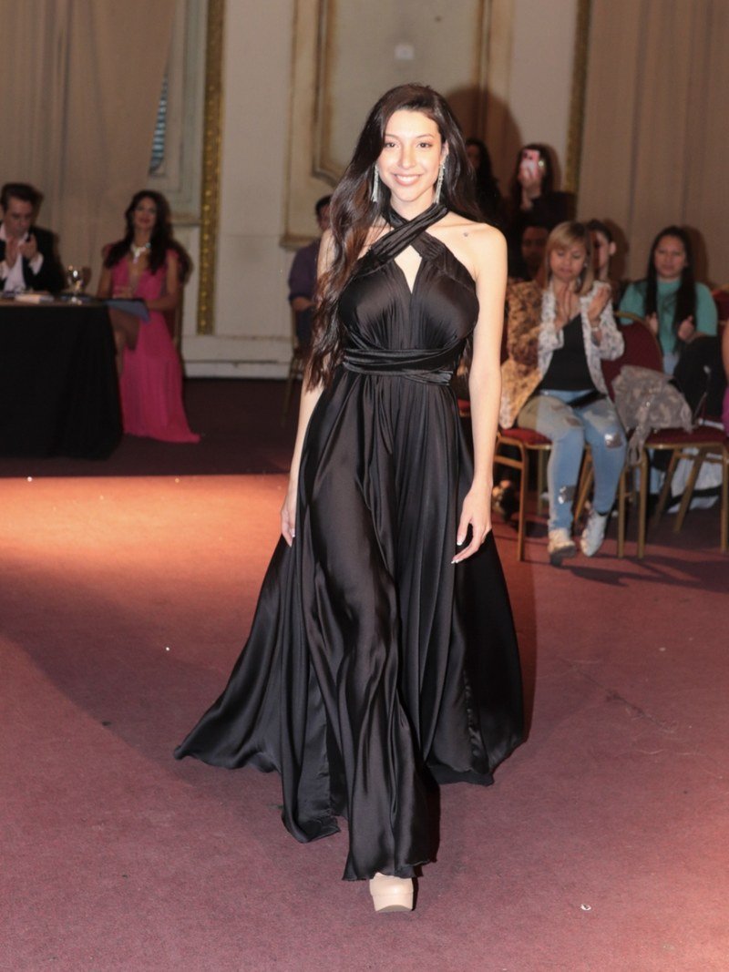 Anto desfilando en Miss Mundo Buenos Aires 2023